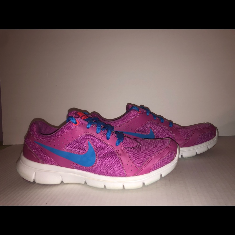 NIKE Tennis Shoes Women’s Sz 9